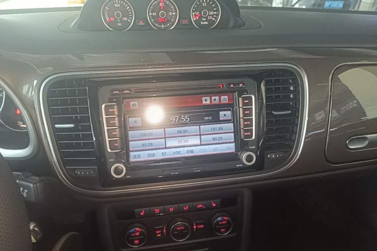 Used Volkswagen Beetle 2015 280TSI Audio And AC Panel