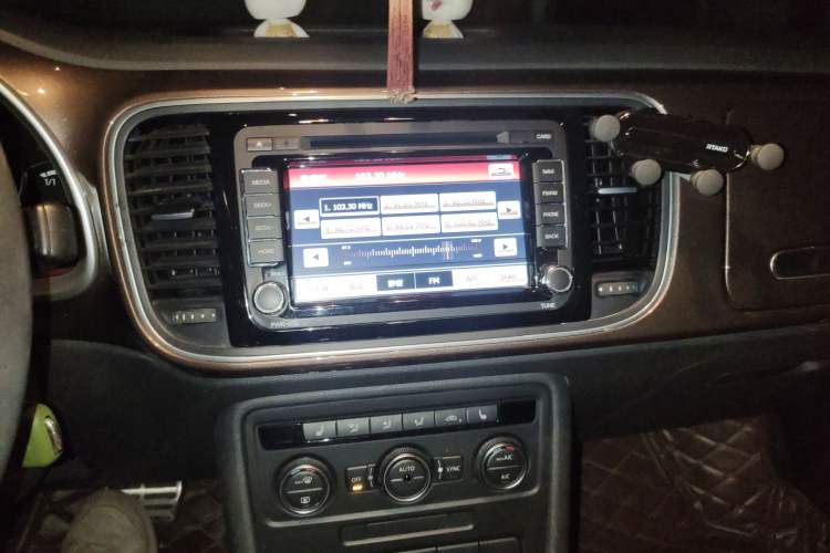 Used Volkswagen Beetle 2015 280TSI Audio And AC Panel