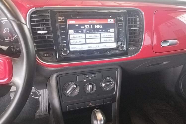 Used Volkswagen Beetle 2015 180TSI model Audio And AC Panel