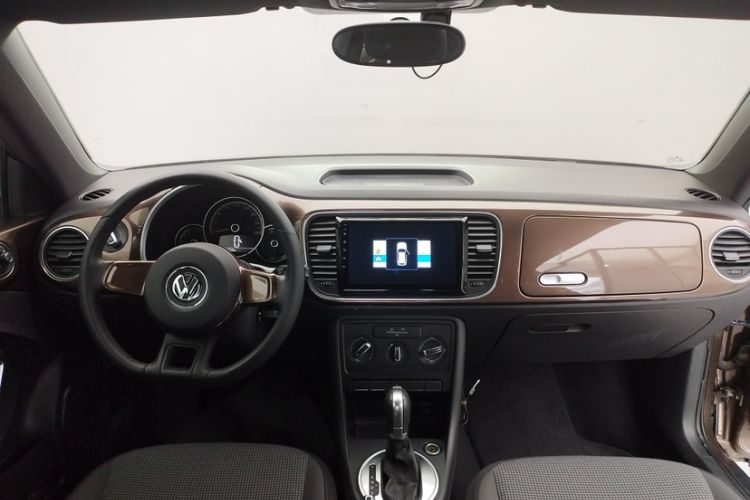 Used Volkswagen Beetle 2015 180TSI model Audio And AC Panel