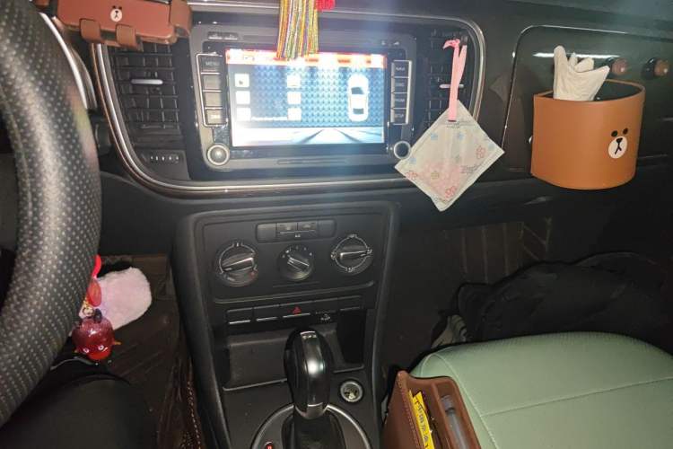 Used Volkswagen Beetle 2015 180TSI model Audio And AC Panel
