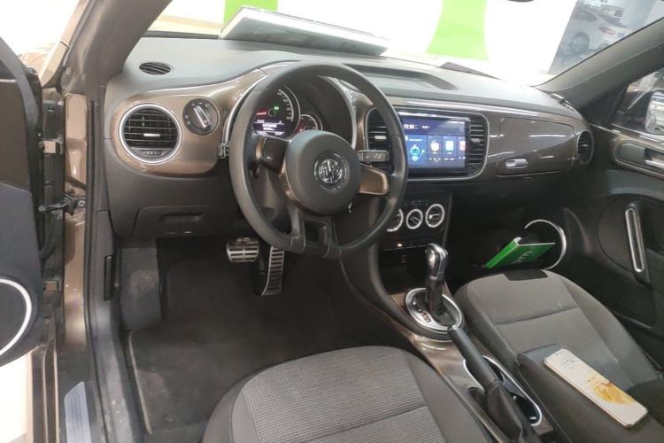 Used Volkswagen Beetle 2015 180TSI model Center Console