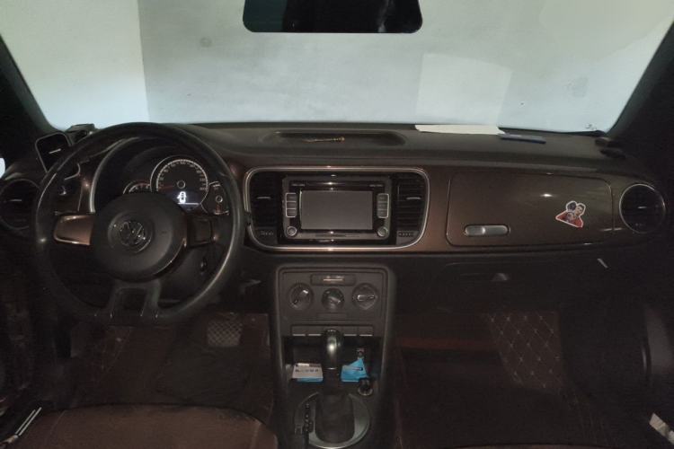 Used Volkswagen Beetle 2015 180TSI model Center Console