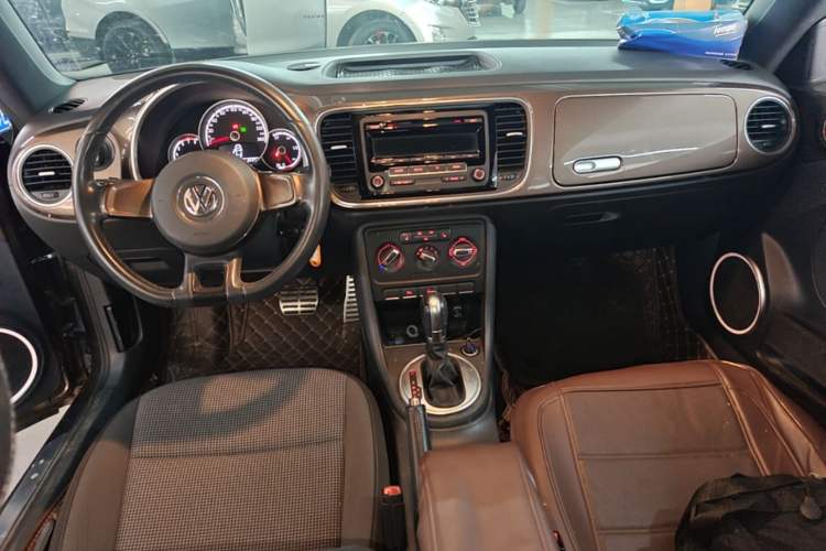 Used Volkswagen Beetle 2015 180TSI model Center Console