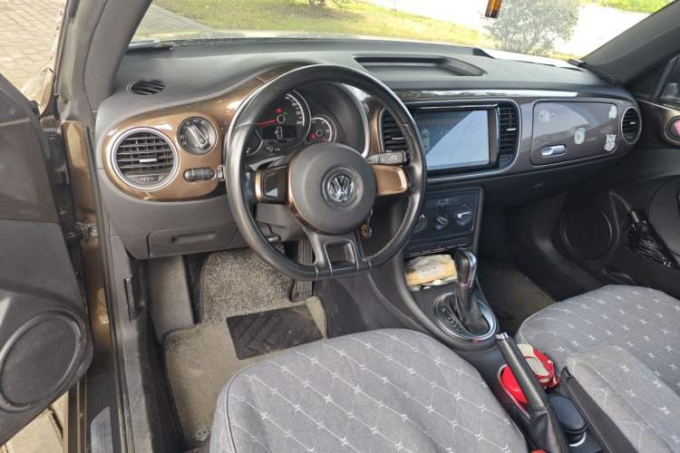 Used Volkswagen Beetle 2015 180TSI model Center Console