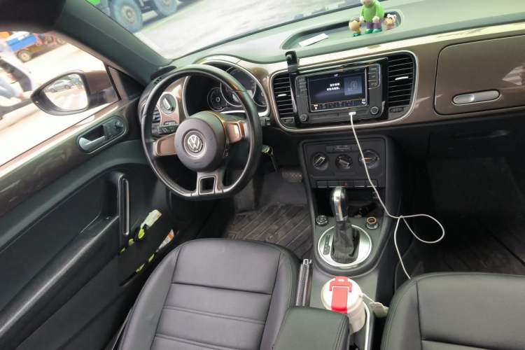 Used Volkswagen Beetle 2015 180TSI model Center Console