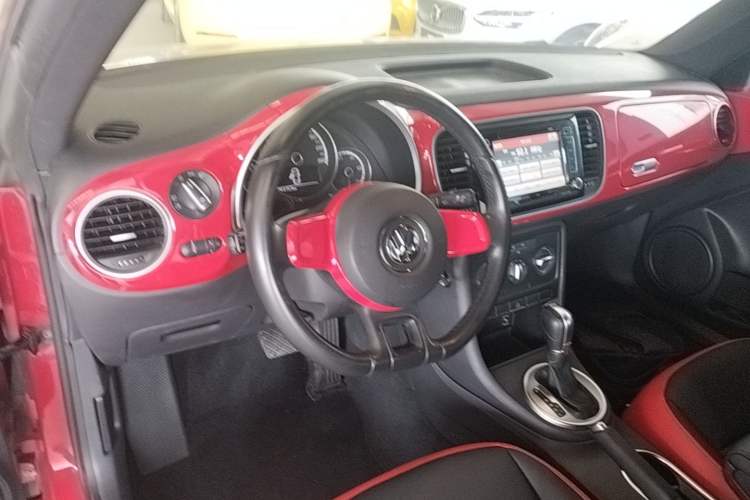 Used Volkswagen Beetle 2015 180TSI model Center Console
