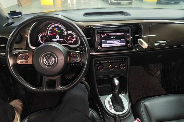 Used Volkswagen Beetle 2015 180TSI model Center Console
