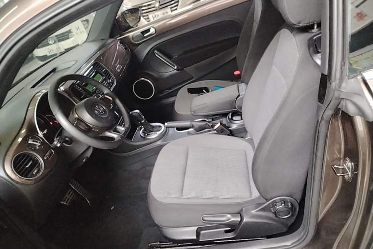 Used Volkswagen Beetle 2015 180TSI model Driver Seat