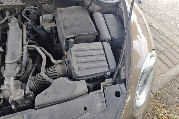 Used Volkswagen Beetle 2015 180TSI model Engine Bay Left