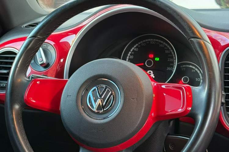 Used Volkswagen Beetle 2015 180TSI model Exterior 6