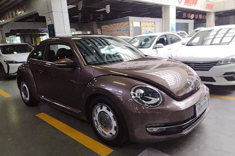 Used Volkswagen Beetle 2015 180TSI model Front Right 45 Deg