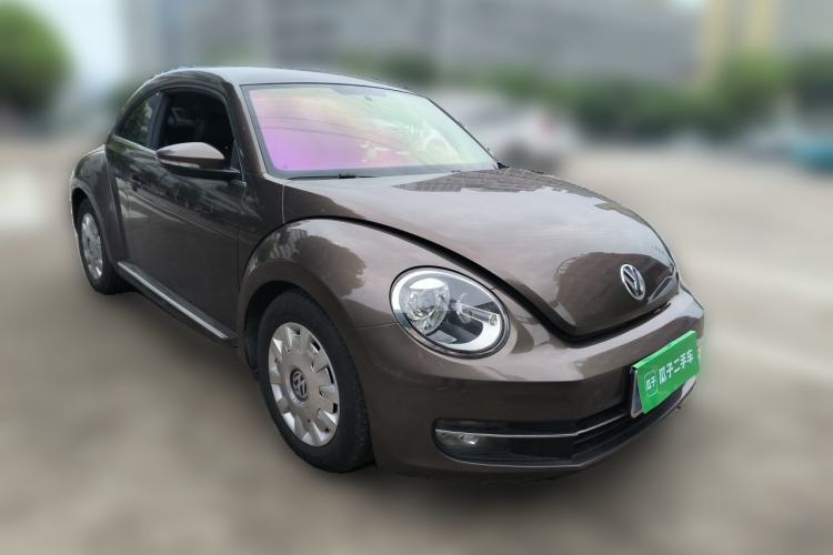 Used Volkswagen Beetle 2015 180TSI model Front Right 45 Deg