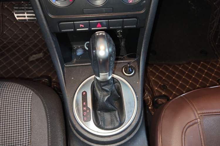 Used Volkswagen Beetle 2015 180TSI model Gear Lever