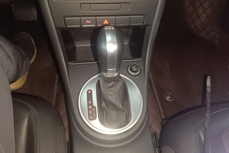 Used Volkswagen Beetle 2015 280TSI Gear Lever