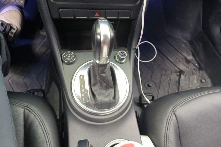 Used Volkswagen Beetle 2015 180TSI model Gear Lever