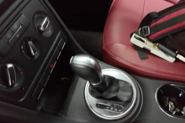 Used Volkswagen Beetle 2015 180TSI model Gear Lever