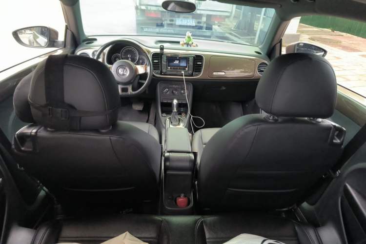 Used Volkswagen Beetle 2015 180TSI model Headliner