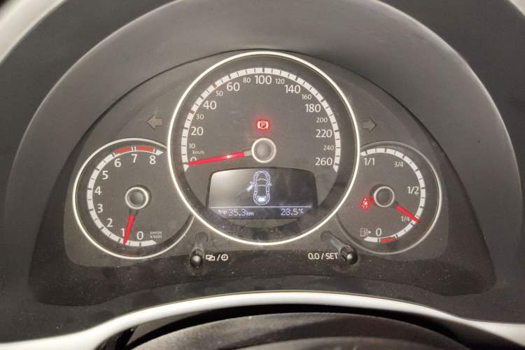 Used Volkswagen Beetle 2015 180TSI model Instrument Cluster