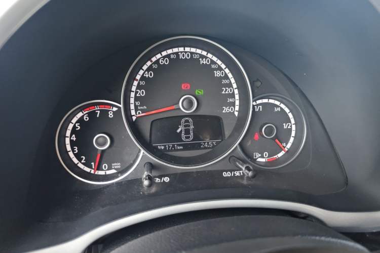 Used Volkswagen Beetle 2015 180TSI model Instrument Cluster