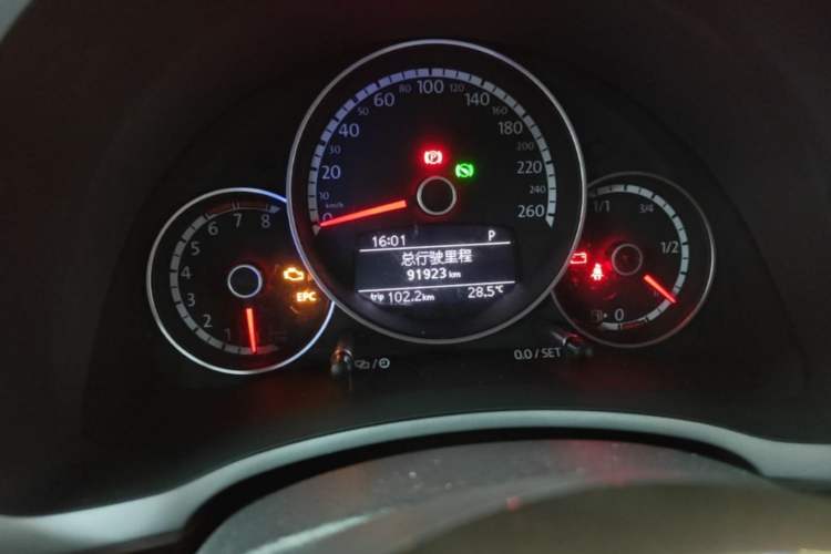 Used Volkswagen Beetle 2015 180TSI model Instrument Cluster