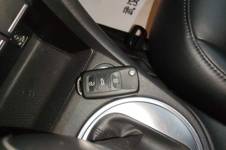 Used Volkswagen Beetle 2015 180TSI model Interior 1