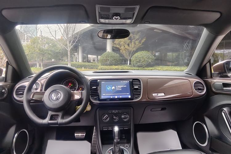 Used Volkswagen Beetle 2015 180TSI model Interior 2