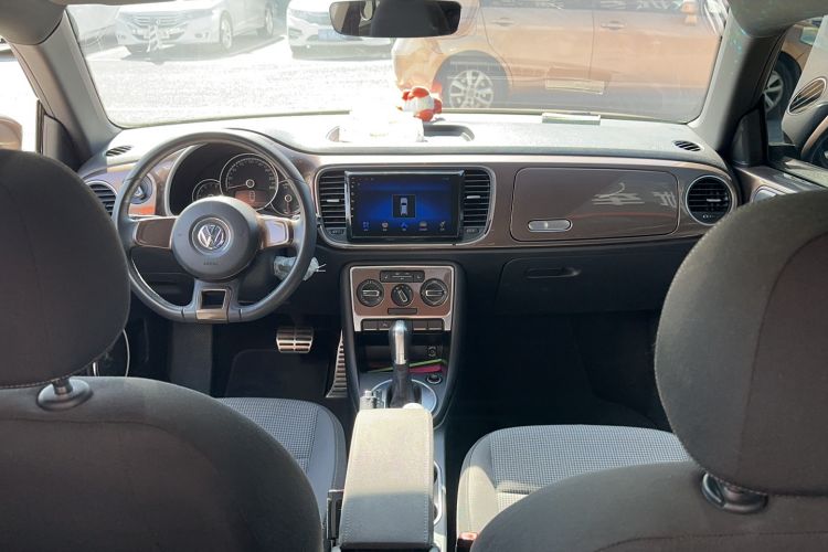Used Volkswagen Beetle 2015 180TSI model Interior 3