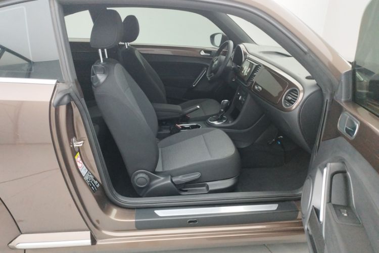Used Volkswagen Beetle 2015 180TSI model Interior 4