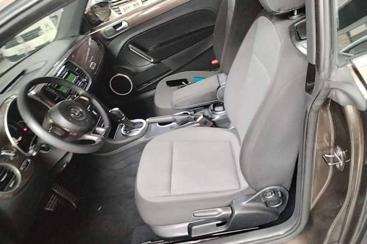 Used Volkswagen Beetle 2015 180TSI model Left Front Seat