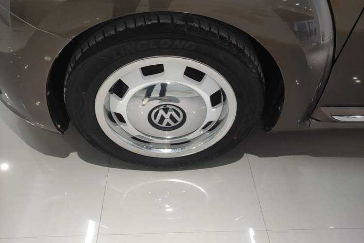 Used Volkswagen Beetle 2015 180TSI model Left Front Wheel Hub
