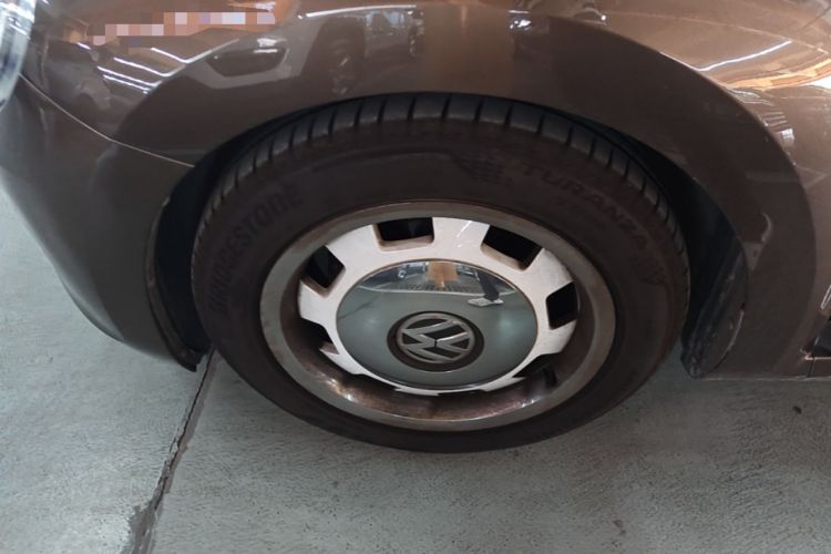 Used Volkswagen Beetle 2015 180TSI model Left Front Wheel Hub