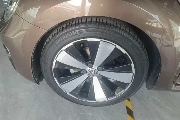 Used Volkswagen Beetle 2015 280TSI Left Front Wheel Hub