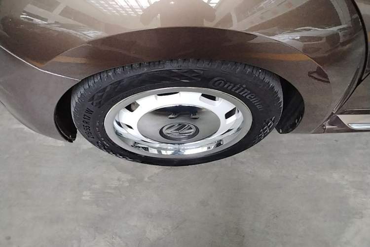 Used Volkswagen Beetle 2015 180TSI model Left Front Wheel Hub