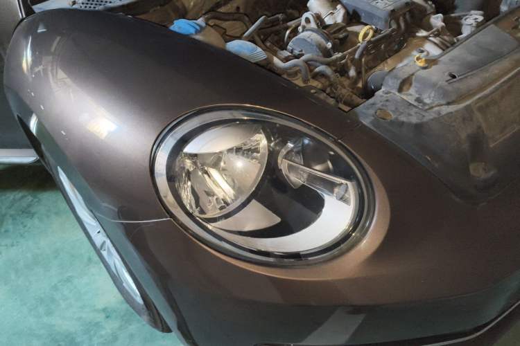 Used Volkswagen Beetle 2015 180TSI model Right Front Headlight