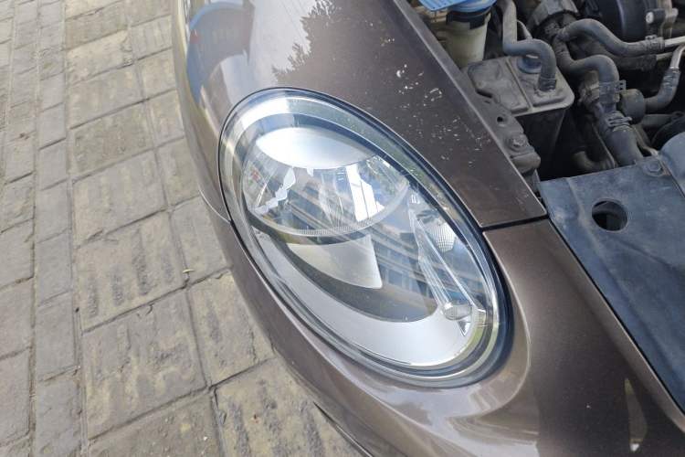 Used Volkswagen Beetle 2015 180TSI model Right Front Headlight