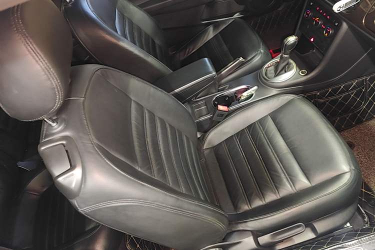 Used Volkswagen Beetle 2015 180TSI model Right Front Seat