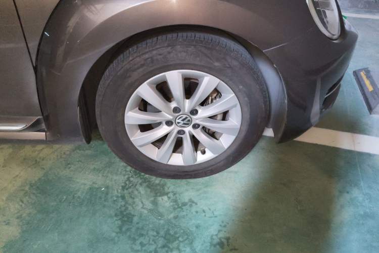 Used Volkswagen Beetle 2015 180TSI model Right Front Wheel Hub