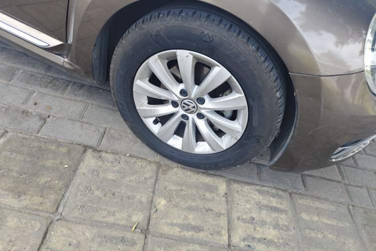 Used Volkswagen Beetle 2015 180TSI model Right Front Wheel Hub