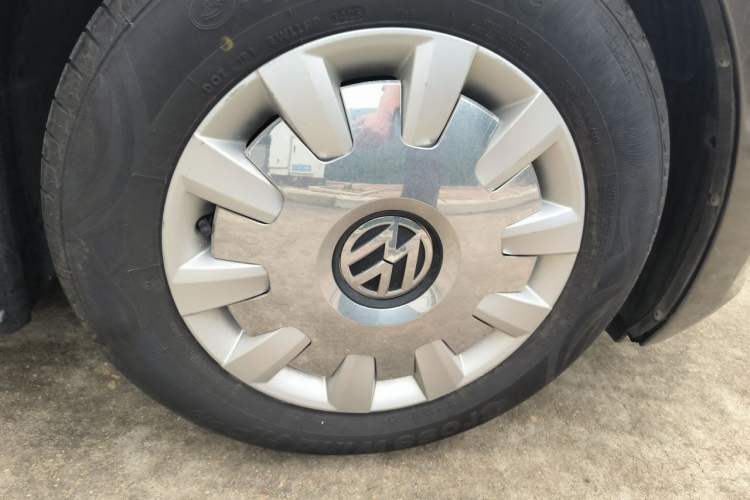 Used Volkswagen Beetle 2015 180TSI model Right Front Wheel Hub