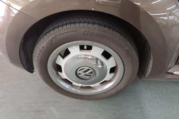 Used Volkswagen Beetle 2015 180TSI model Right Rear Wheel Hub