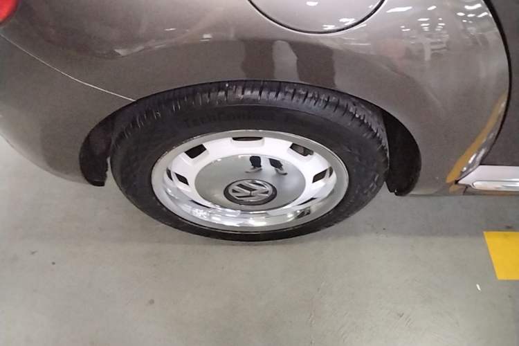 Used Volkswagen Beetle 2015 180TSI model Right Rear Wheel Hub
