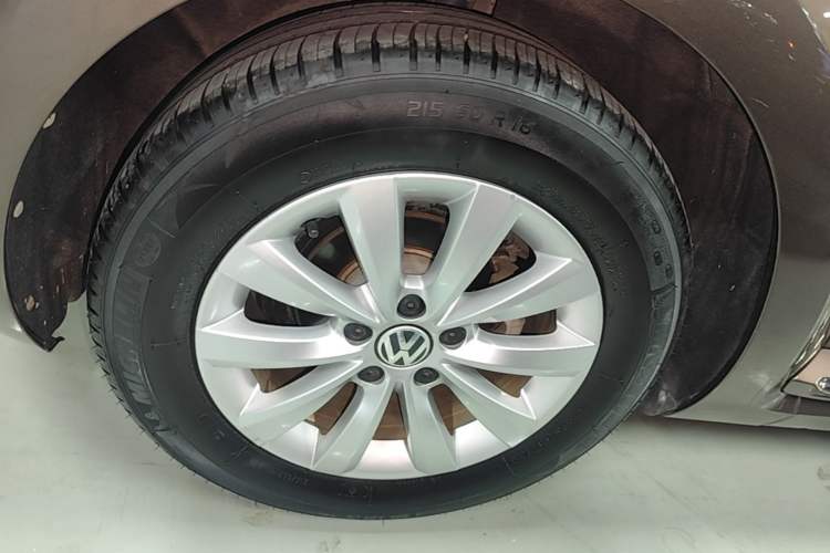 Used Volkswagen Beetle 2015 180TSI model Right Rear Wheel Hub