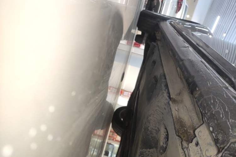Used Volkswagen Beetle 2015 180TSI model Right Side Sill