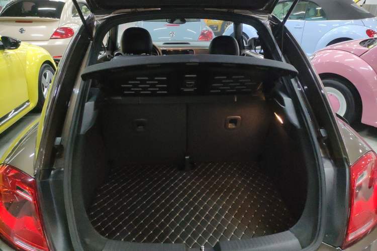 Used Volkswagen Beetle 2015 180TSI model Trunk