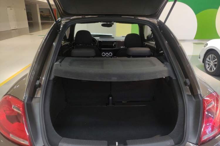 Used Volkswagen Beetle 2015 180TSI model Trunk
