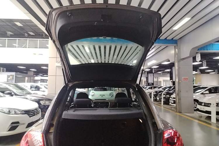 Used Volkswagen Beetle 2015 180TSI model Trunk
