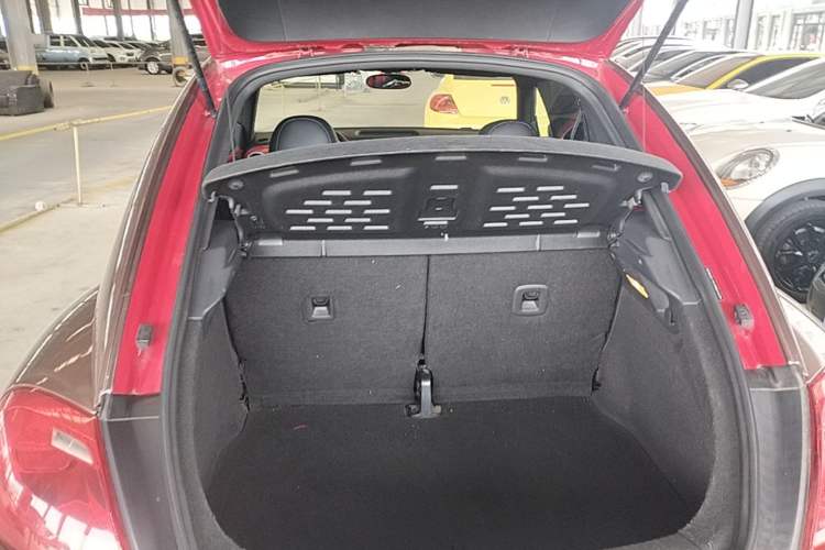 Used Volkswagen Beetle 2015 180TSI model Trunk