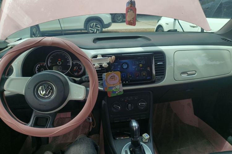Used Volkswagen Beetle 2015 180TSI model Center Console