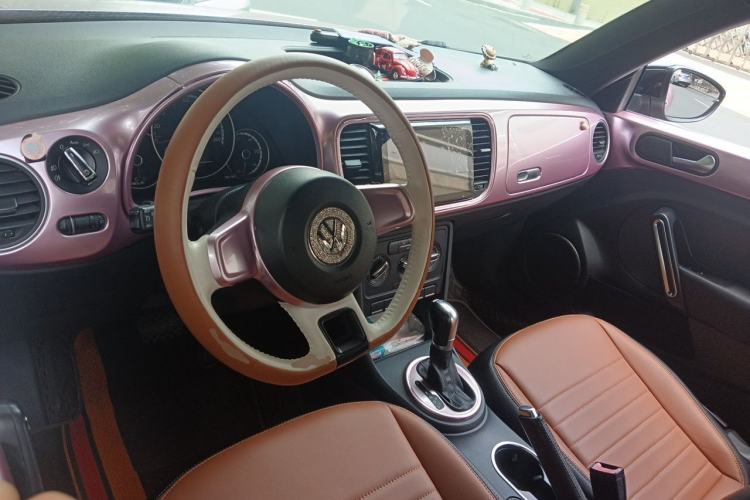 Used Volkswagen Beetle 2015 180TSI model Center Console
